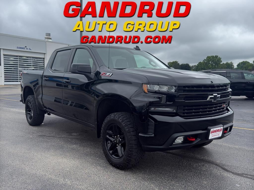 2020 Chevrolet Silverado 1500 LT Trail Boss in Black — front three-quarter view
