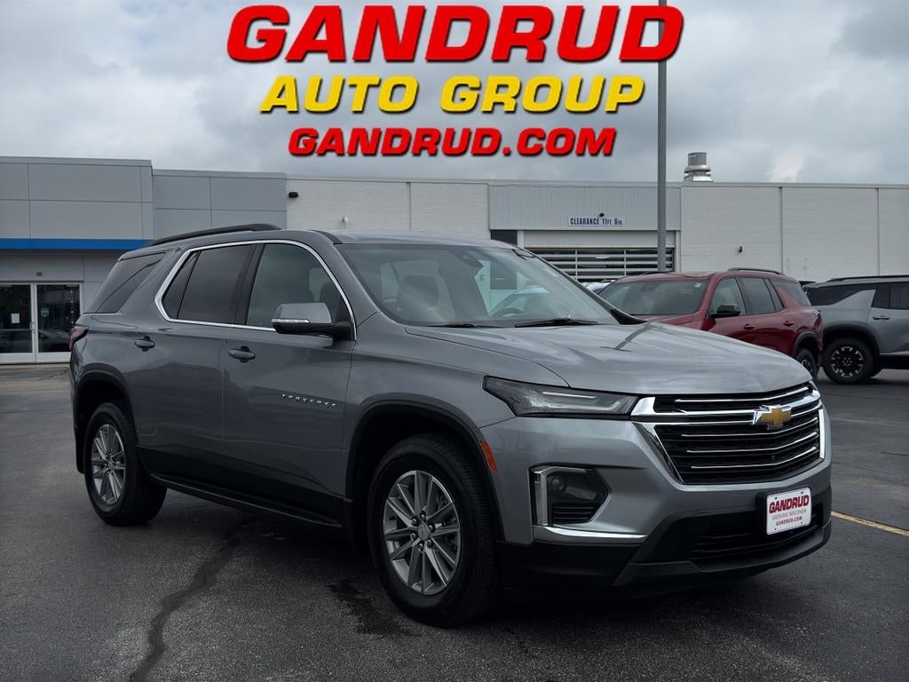 2023 Chevrolet Traverse LT Cloth in Sterling Gray Metallic — front three-quarter view