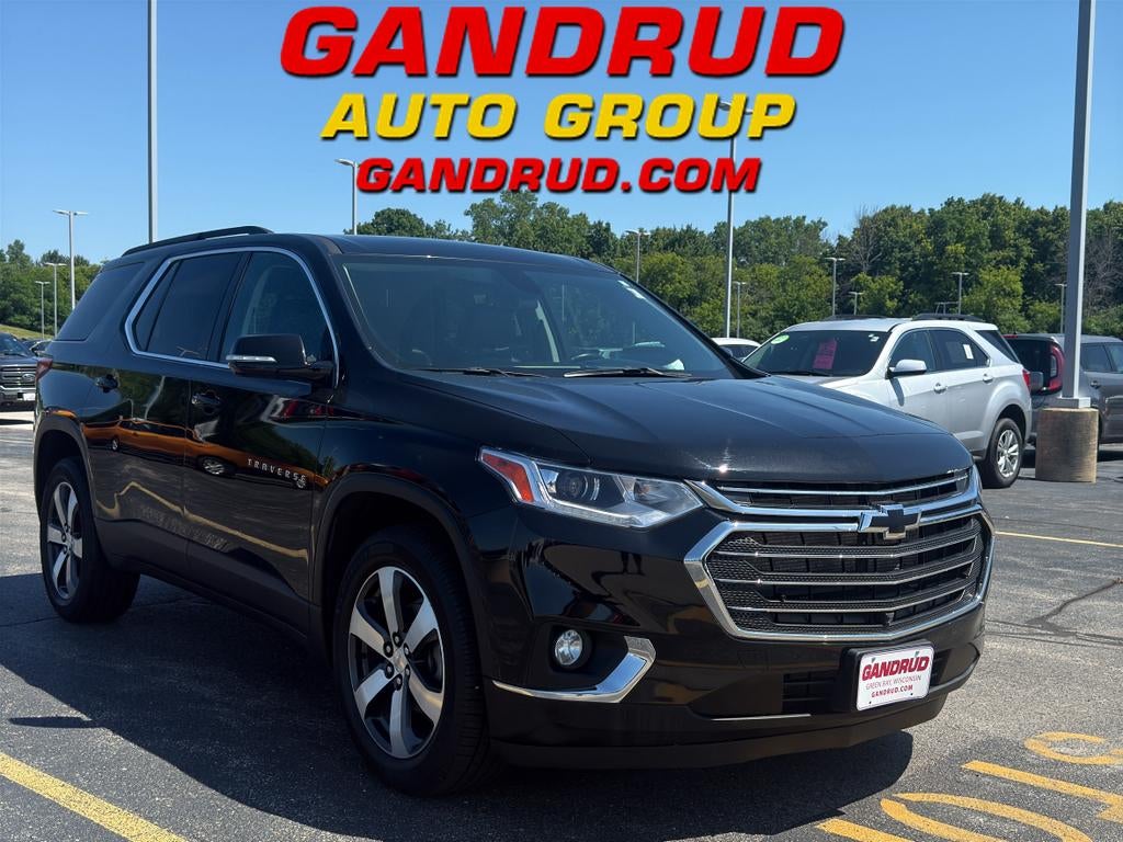 2020 Chevrolet Traverse LT Leather in Mosaic Black Metallic — front three-quarter view