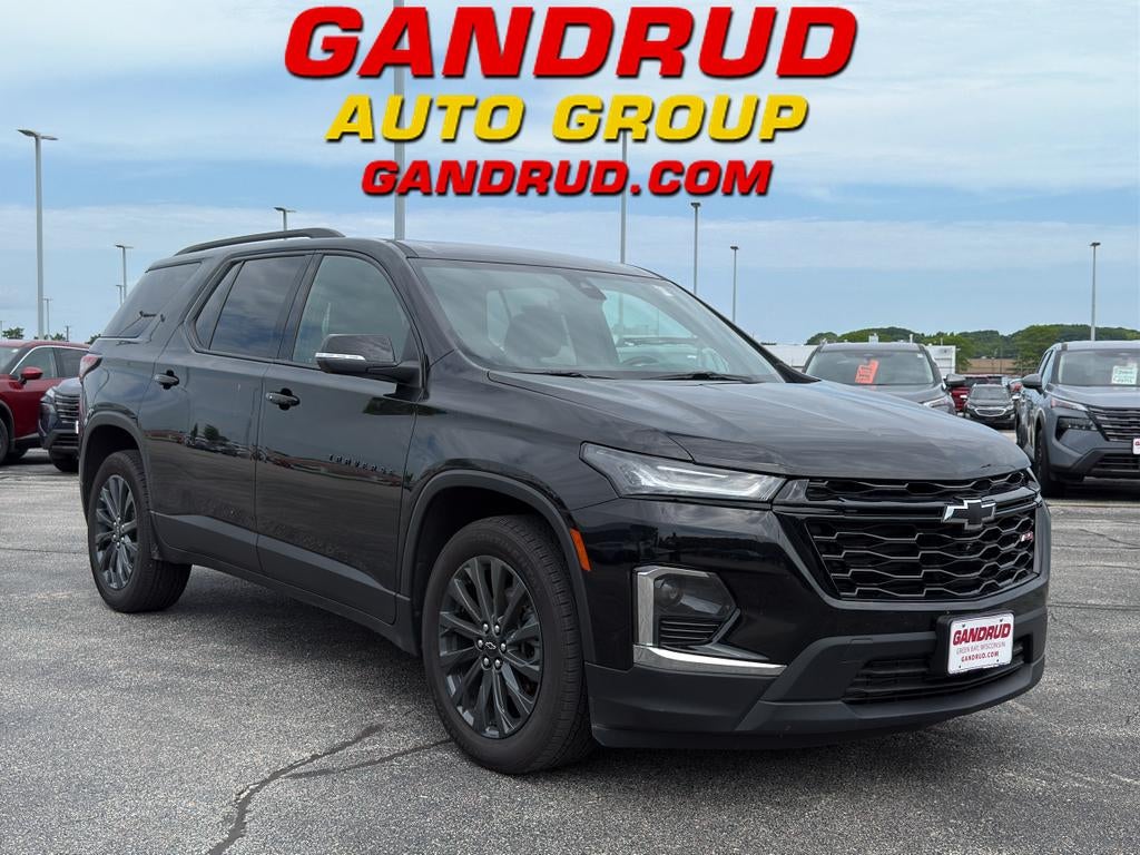2023 Chevrolet Traverse RS in Mosaic Black Metallic — front three-quarter view