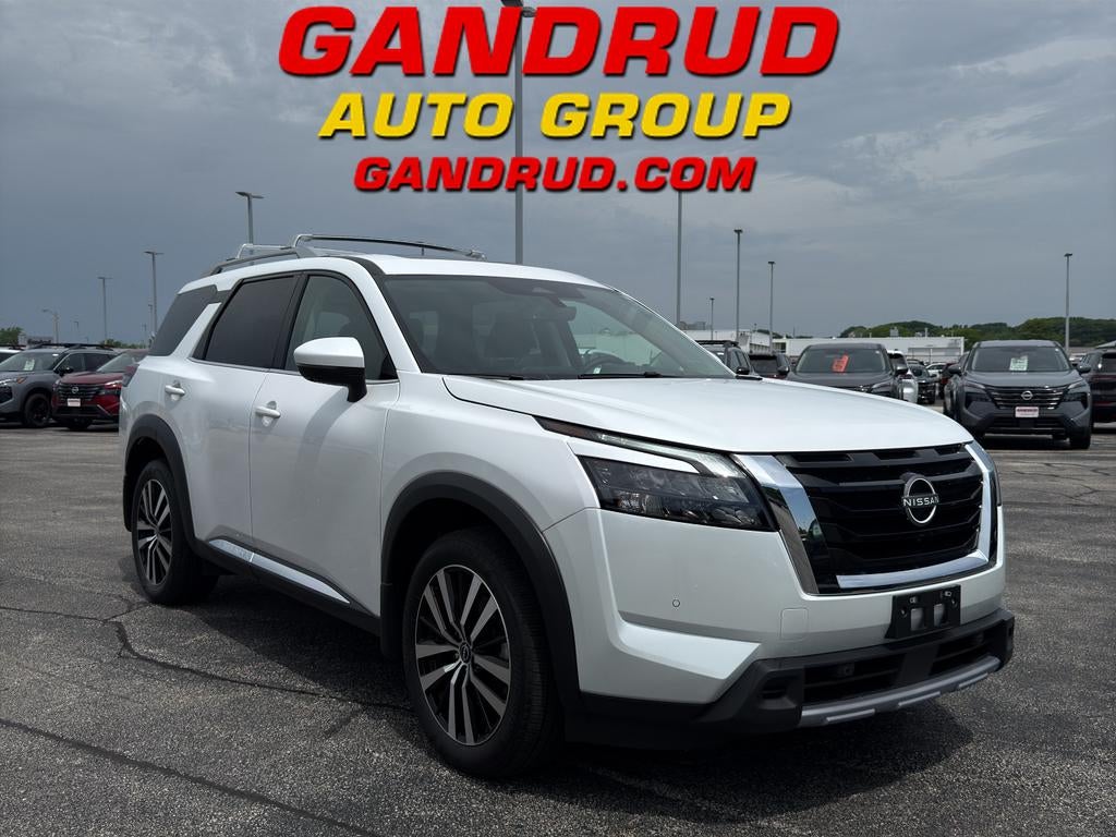 2025 Nissan Pathfinder Platinum in Everest White Pea — front three-quarter view