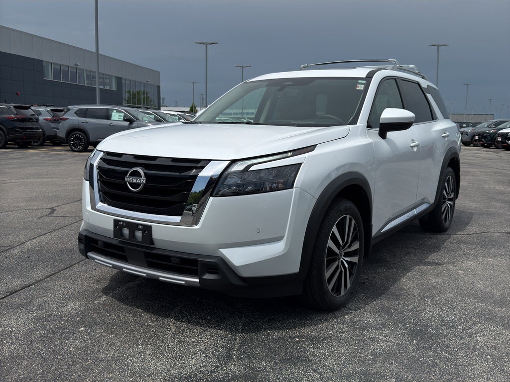 2025 Nissan Pathfinder — side profile view