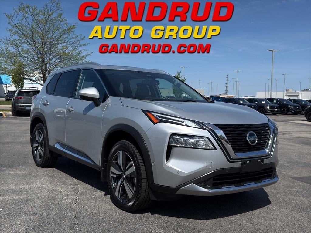 2021 Nissan Rogue PLAT in Silver — front three-quarter view