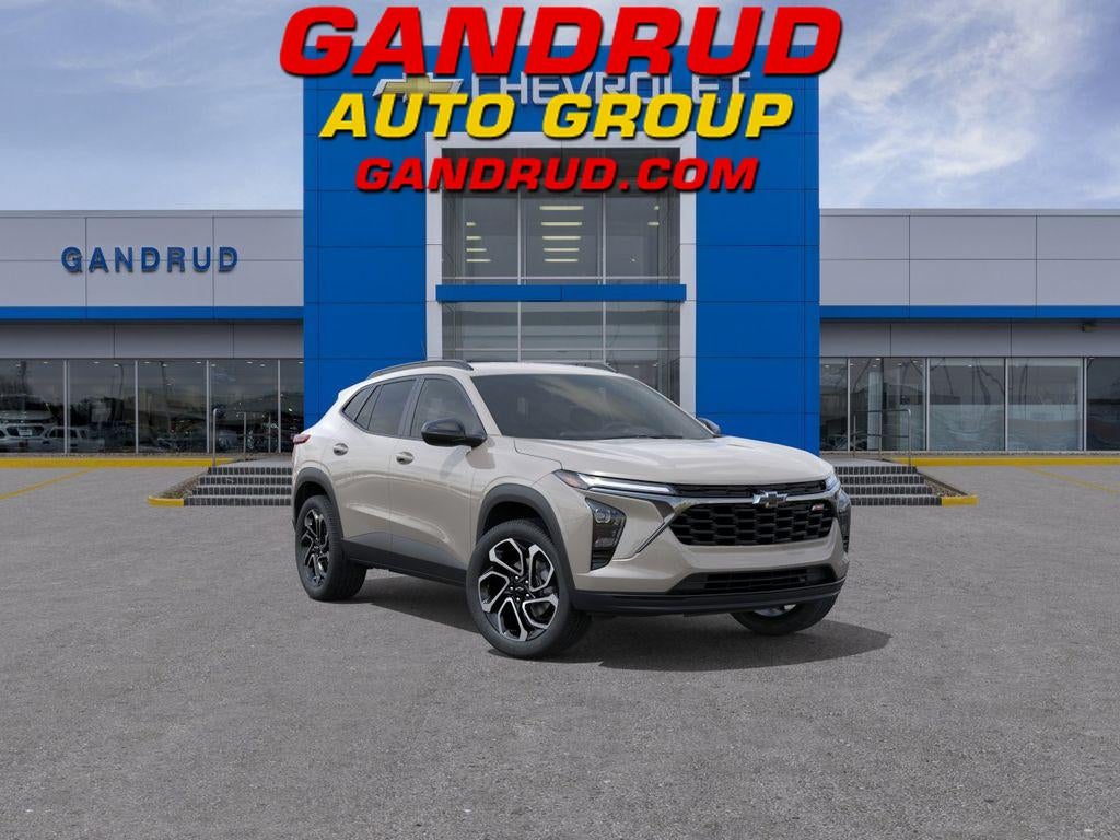 2026 Chevrolet Trax 2RS in White Sands — front three-quarter view